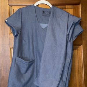 Figs small top with small yola bottoms in chambray